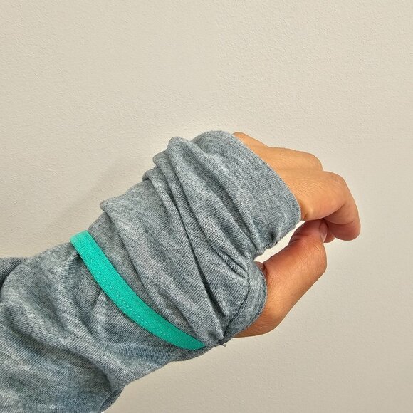 Nike Running Women's Dri-Fit Hooded Long-sleeved Pullover Shirt, Small - Picture 10 of 16